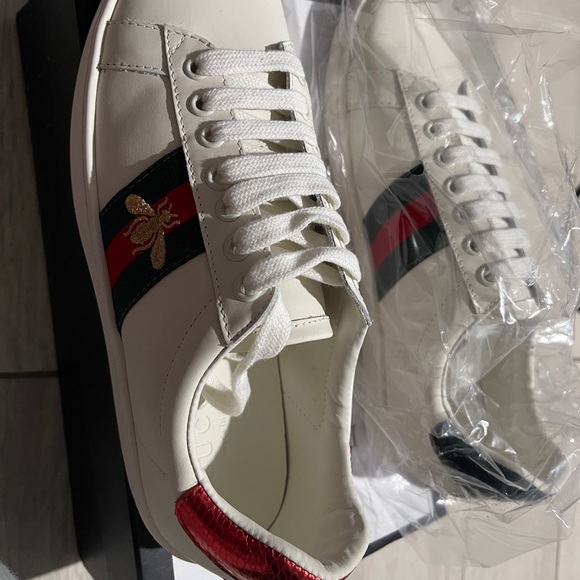 BRAND NEW GUCCI SNEAKERS! WOMENS SIZE 11 - Picture 1 of 2